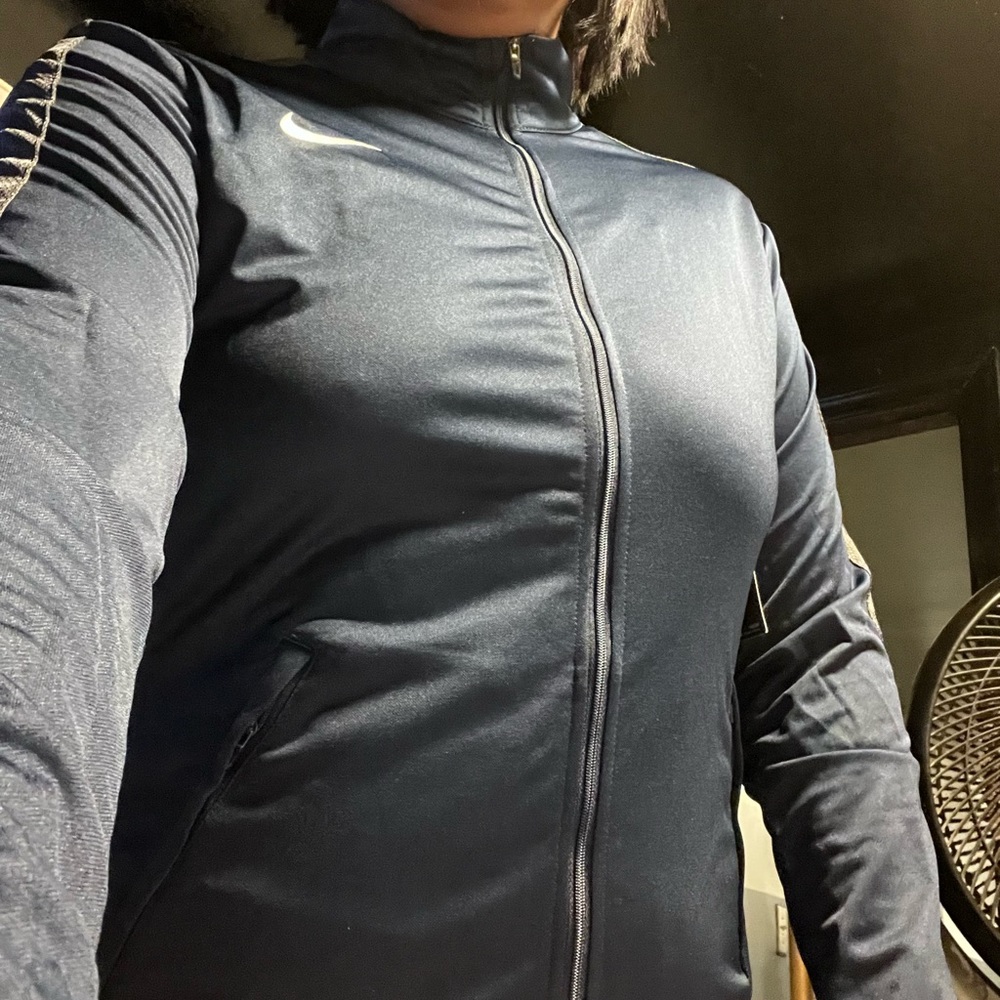 Nike women’s track jacket - Picture 5 of 5